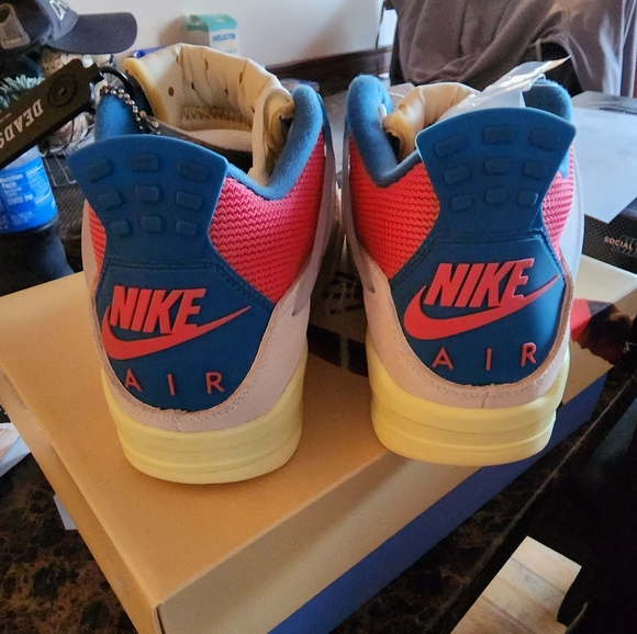 DS Size 9 Jordan 4 Guava Ice - Picture 5 of 7